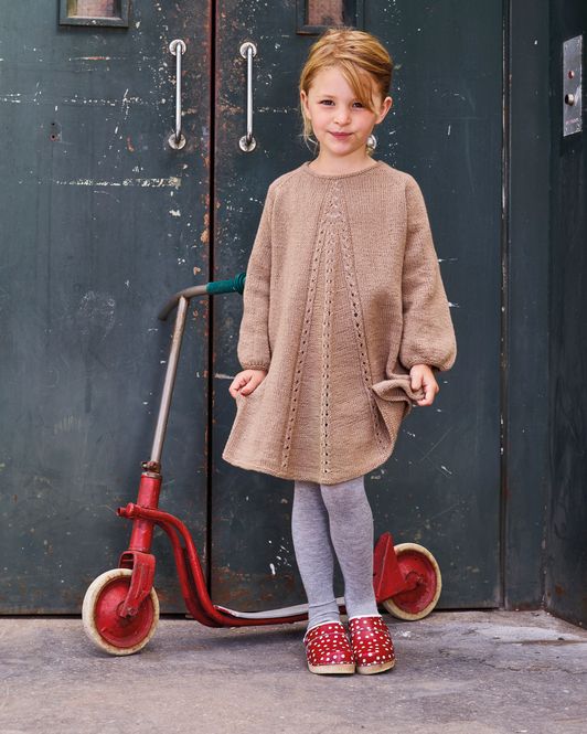 Hovedbilde Efterårskjole med hullmønster